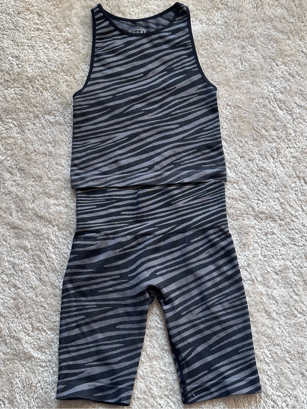 Primark - Active Crop Top + Bike Shorts Set